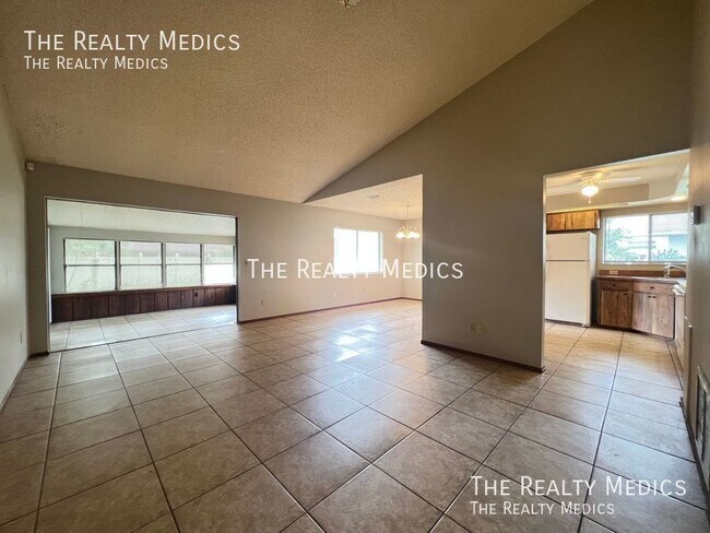 Foto del edificio - Ideal Location in Vista Villas! 3B/2B