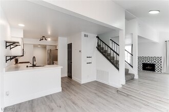 Building Photo - 2819 Briar Knoll Dr