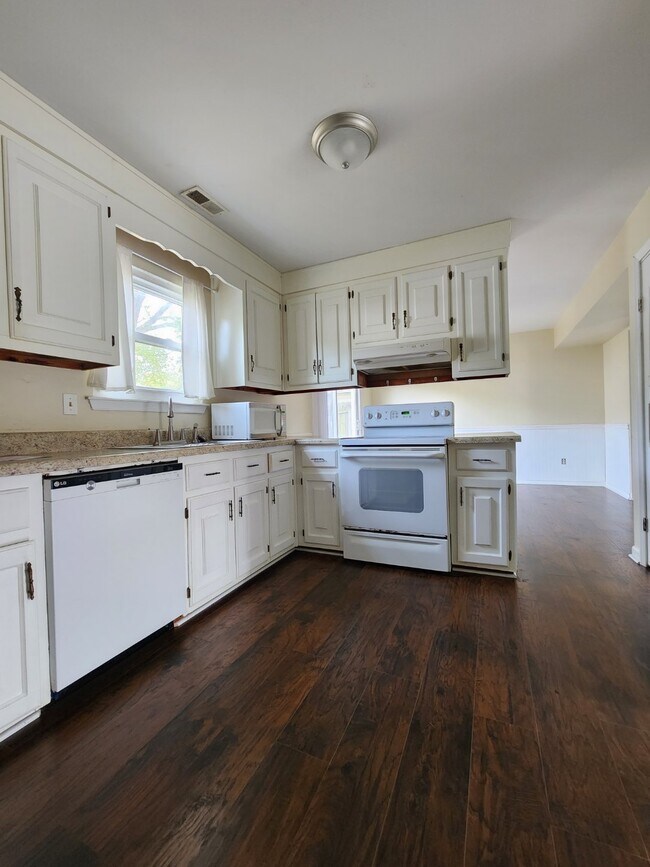 Foto del edificio - 3404 Faraday Ln