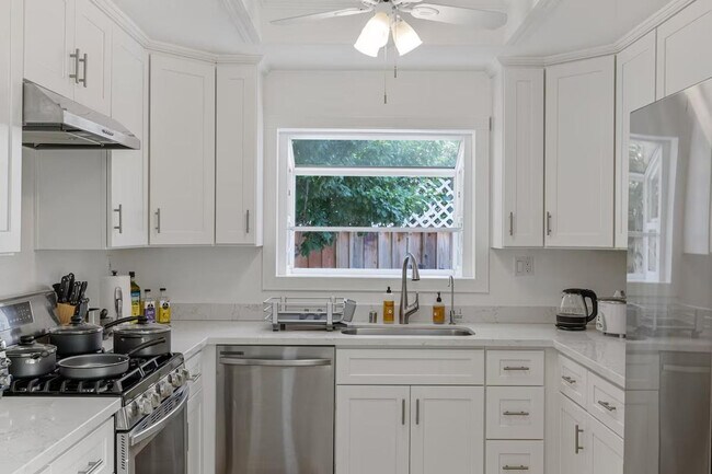 Foto del edificio - 398 Pinehurst Ave