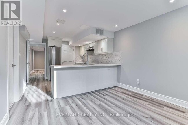 Building Photo - 7 Woodgrove Trail