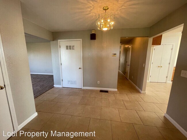 Building Photo - 3 br, 2 bath House - 21470 N Kennefick Road