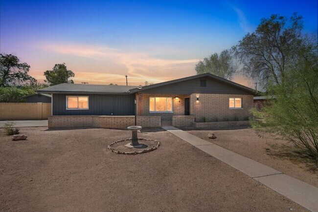 Building Photo - Totally remodeled home in prime Tempe Location.