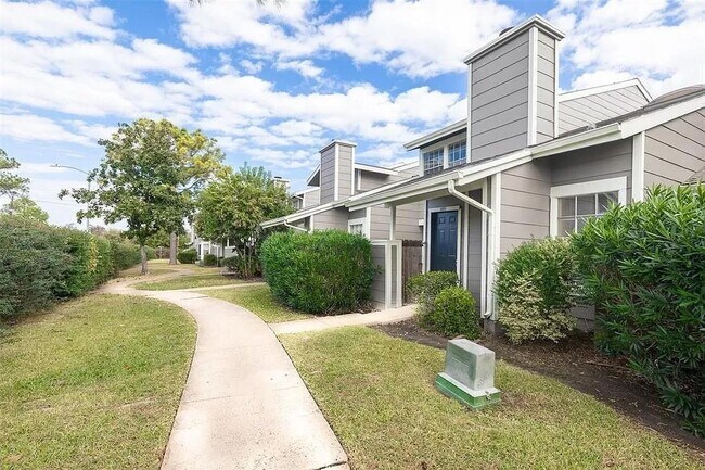Building Photo - 12129 Sandpiper Dr