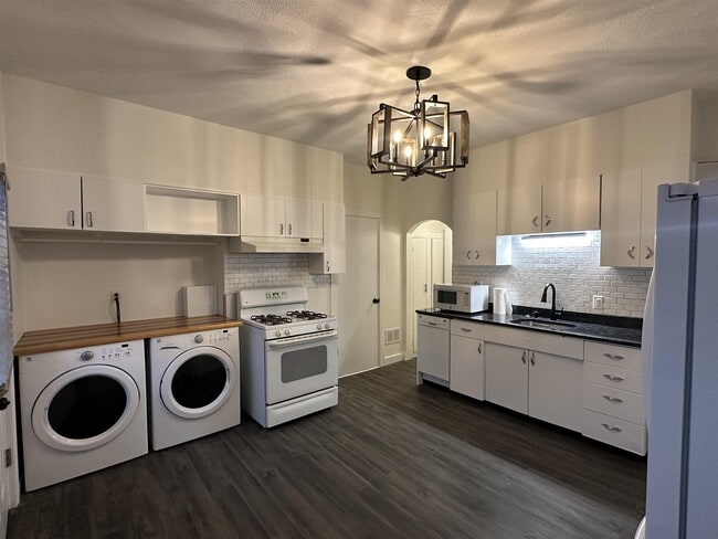 Building Photo - 112 5th St