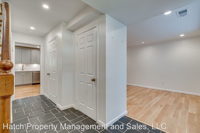 Foto del edificio - 3 br, 2.5 bath House - 6637 Fairfax Rd Uni...