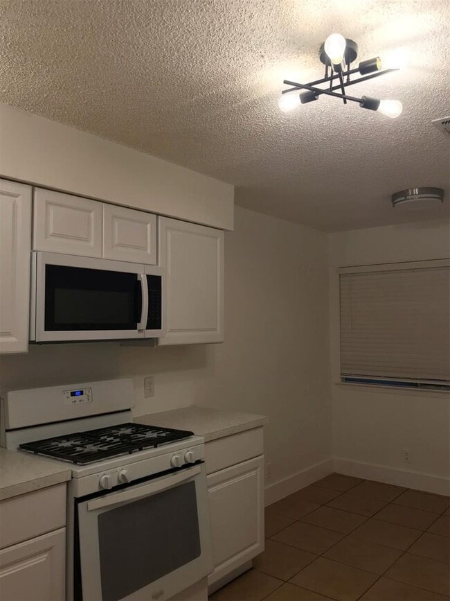 Building Photo - 10610 Topperwein Dr