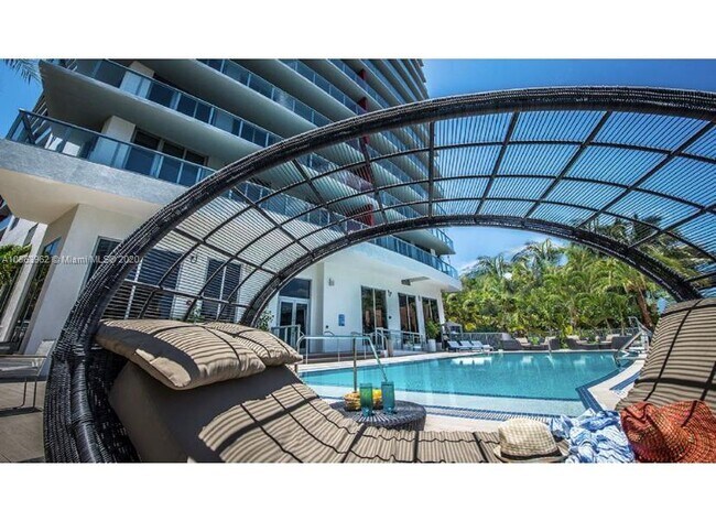 Foto del edificio - 2602 E Hallandale Beach Blvd