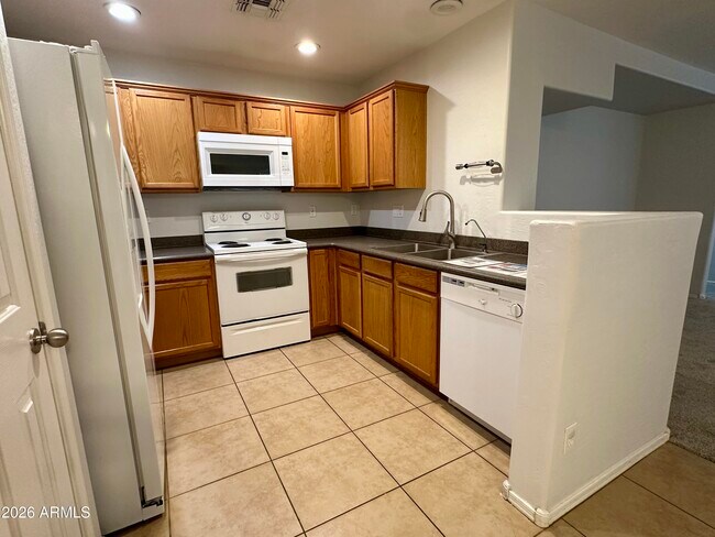 Foto del edificio - 5809 E Hampton Ave
