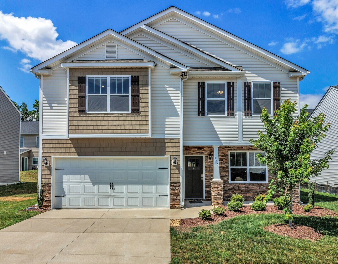 Foto principal - 305 Woodnettle Ln