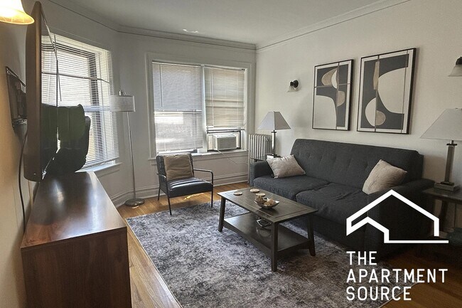 Photo - 1913 W Larchmont Ave Apartment