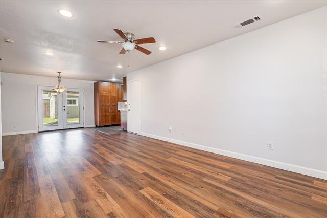Building Photo - 920 Ashwood Dr