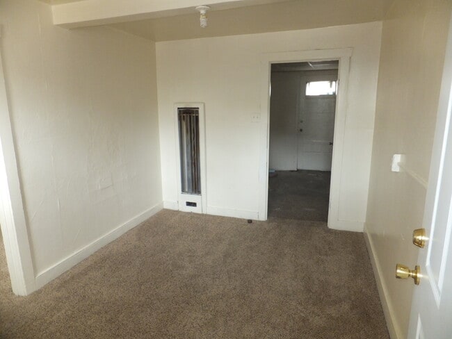 Building Photo - 694 Ridge Ave