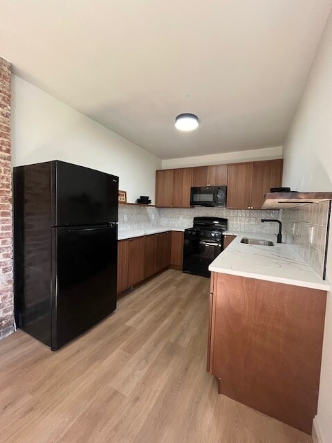 Cocina - 1389 E 43rd St