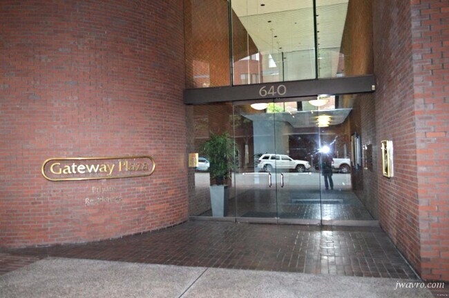 Foto del edificio - 640 Davis St