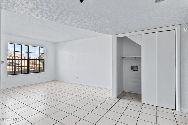 Foto del edificio - 3021 E Glen Dr