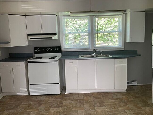 Building Photo - 215 Red Fox Ln