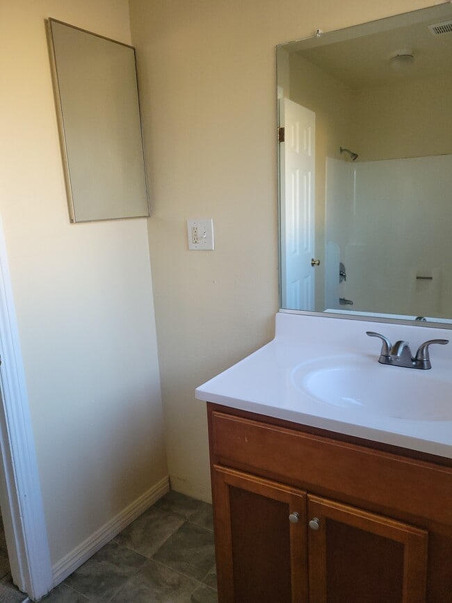 Foto del edificio - 7361 Artesia Blvd