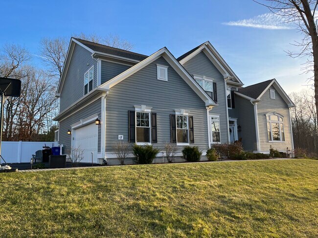 Building Photo - 17 Woodlot Dr
