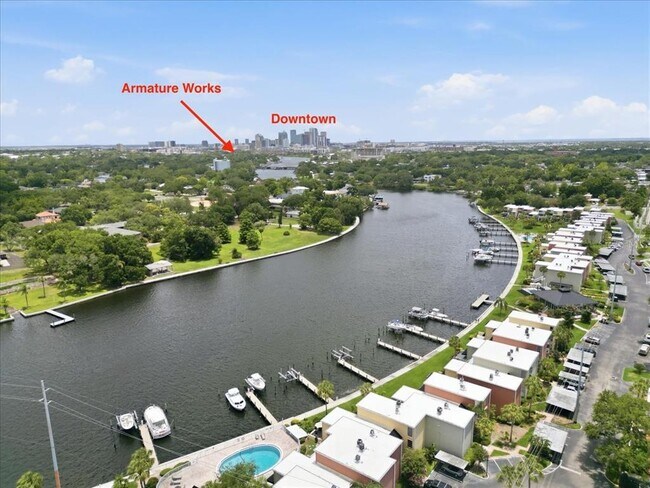 Foto del edificio - 2424 W Tampa Bay Blvd