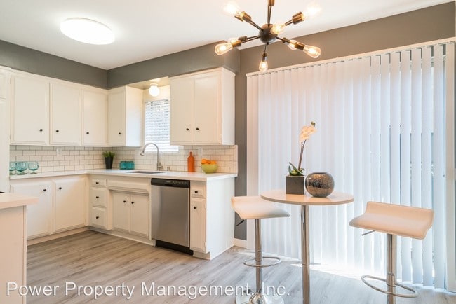 Building Photo - 217 E Hazel St