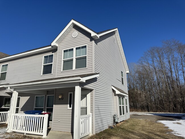 Foto del edificio - Pheasant Run Townhomes