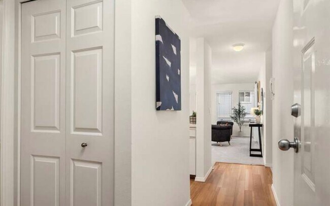 Foto del edificio - Welcome Home 2 bd/1 ba Condo Close to ever...
