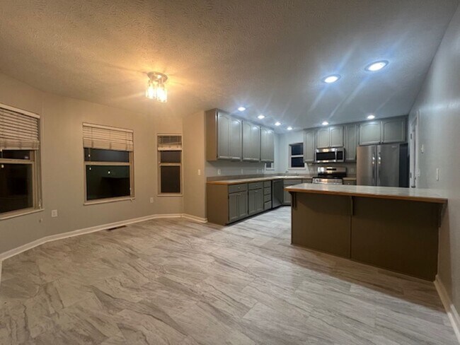 Foto del edificio - Spacious Living!!!