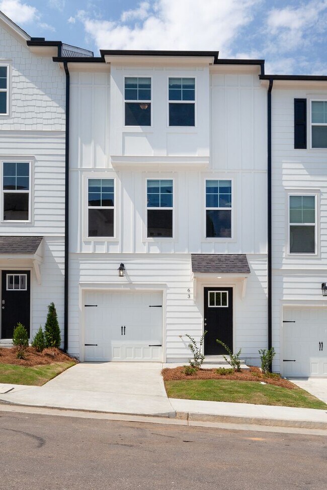 Building Photo - Newly Constructed 4bd/3.5ba Minutes From A...