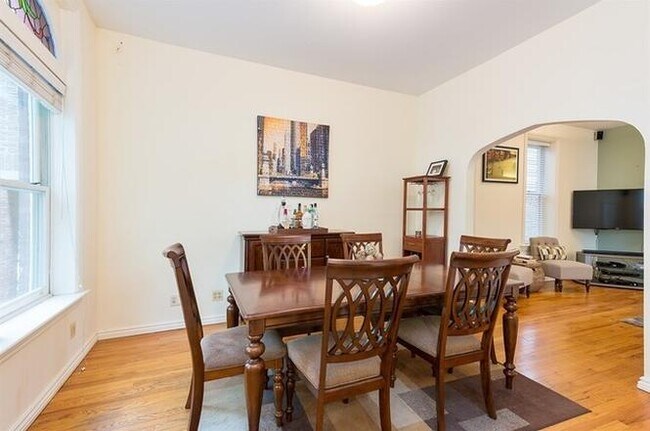 Foto del edificio - 2119 W Moffat St