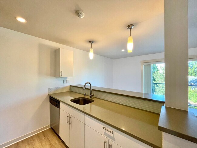 Building Photo - Great Condo For Rent