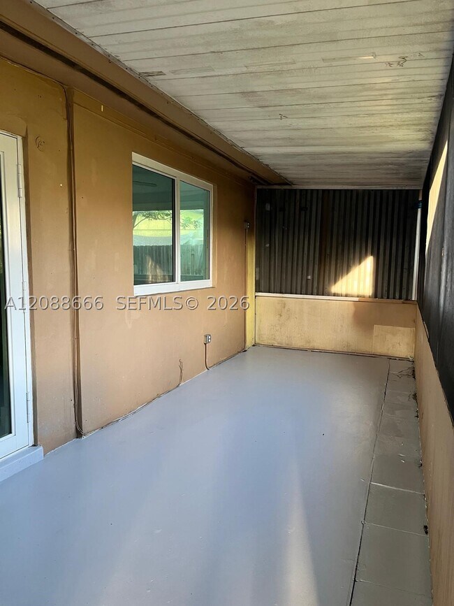 Foto del edificio - 1101 NE 23rd St