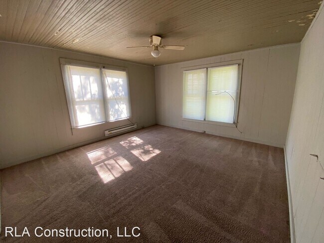 Building Photo - 2 br, 1 bath House - 2223 Railroad