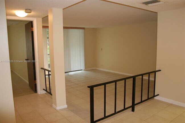 Building Photo - 3680 Inverrary Dr
