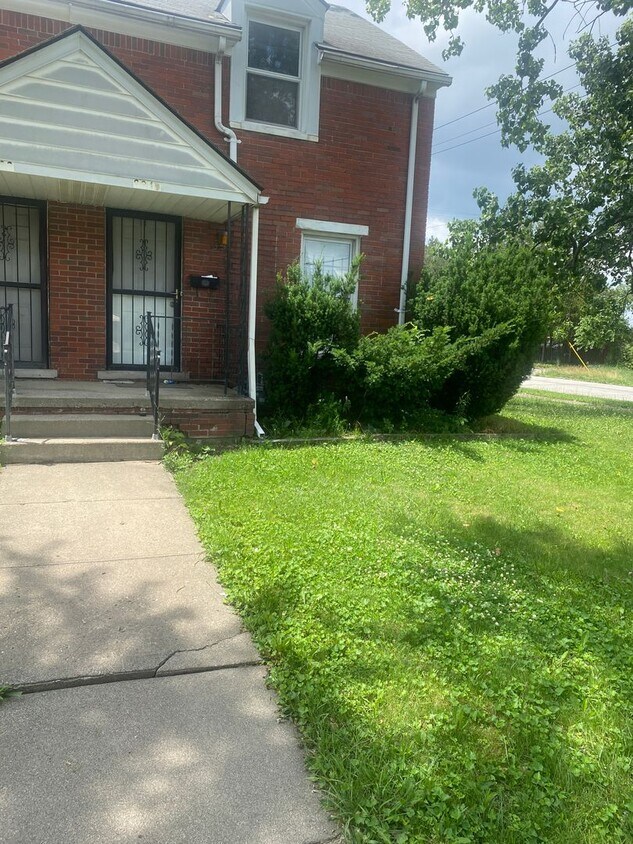 Primary Photo - Attention all tenants!! This 2 bedroom, 1 ...