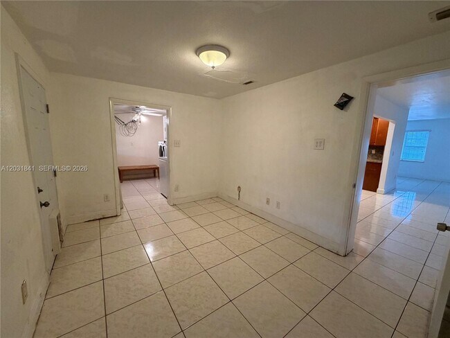 Foto del edificio - 6318 SW 27th St