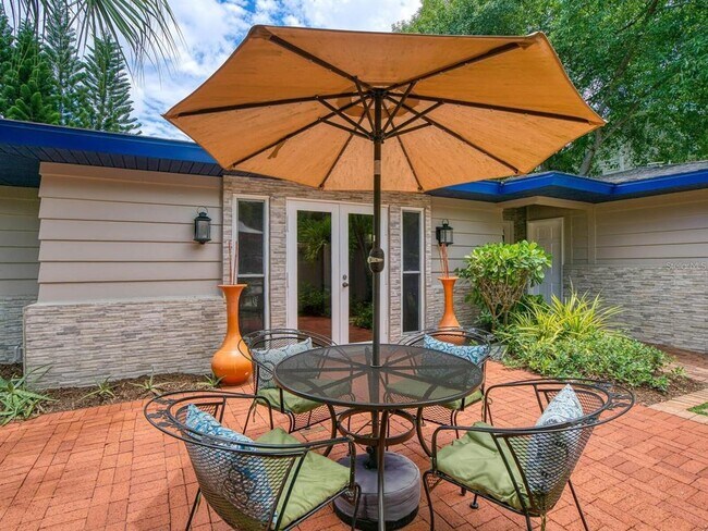 Foto del edificio - 1127 S Osprey Ave