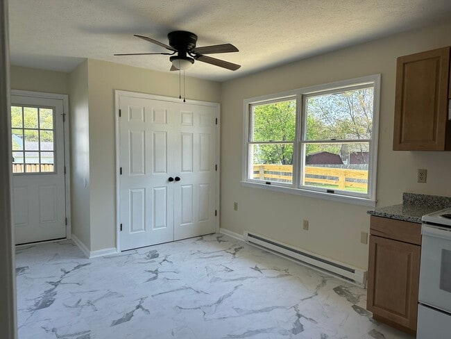 Building Photo - 108 Crystal Lake Ct