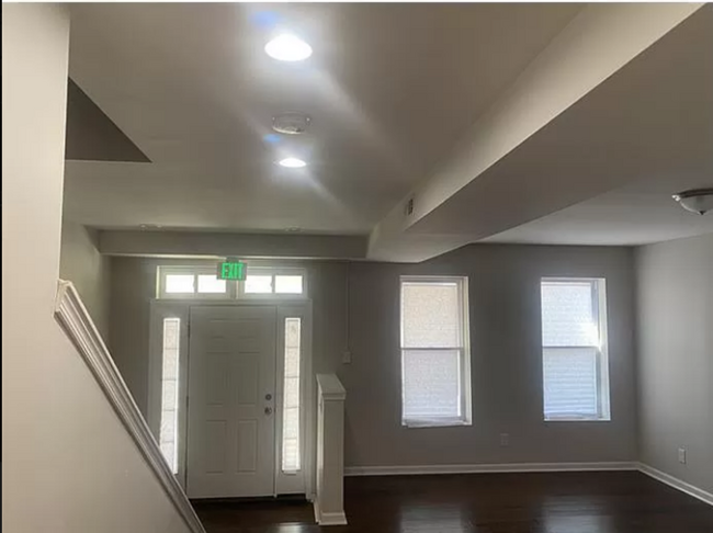 Foto del edificio - 3 bedrooms 3 bathroom Completely Rehabbed ...