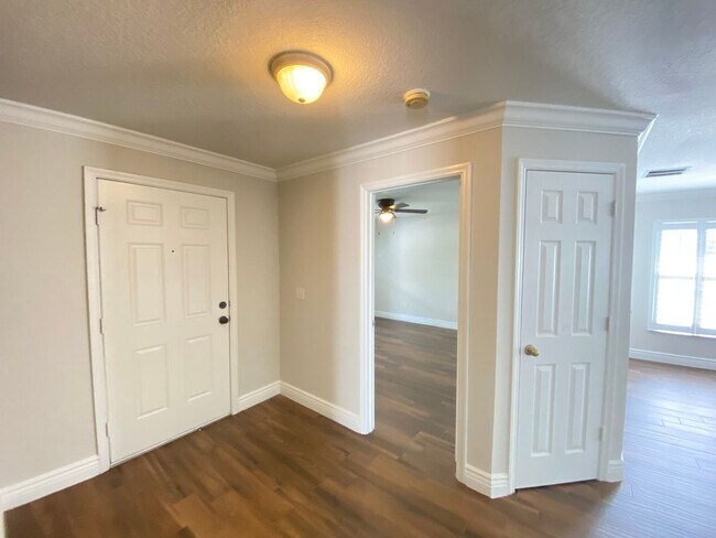 Building Photo - 15353 Perdido Dr