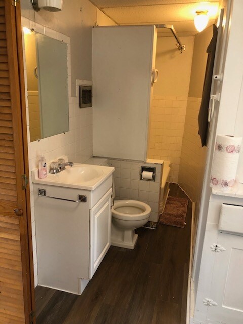 Otro - 412 N Walnut St