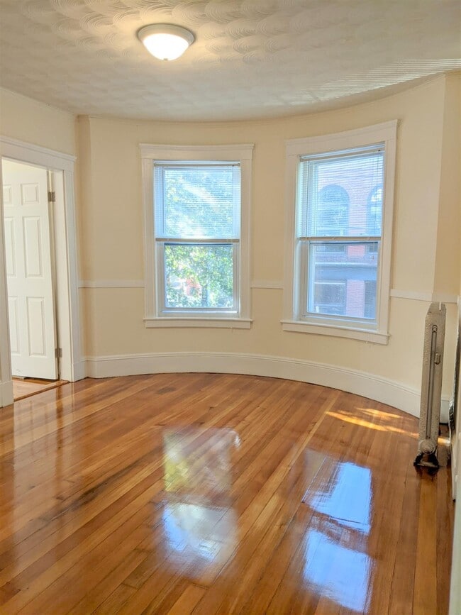 Building Photo - 14 Sanborn Ave