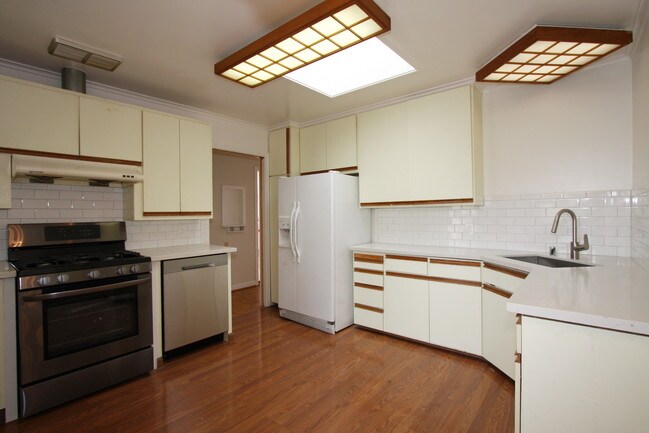 Building Photo - 120 Naglee Ave