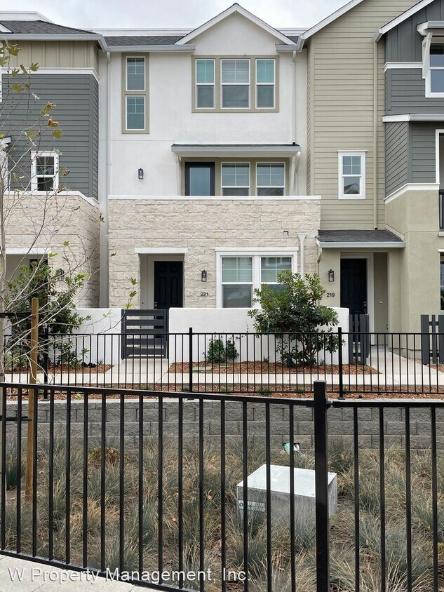 4 br, 3.5 bath House 221 Gambrel Circle House Rental in Larkfield