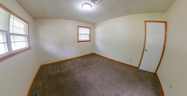 Building Photo - 3D Tour Available - 3 Blocks from Campus +...