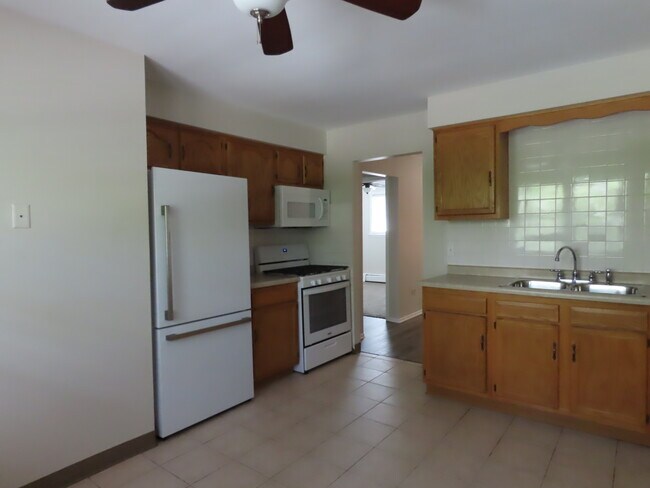 Building Photo - 14405 S Ravinia Ave