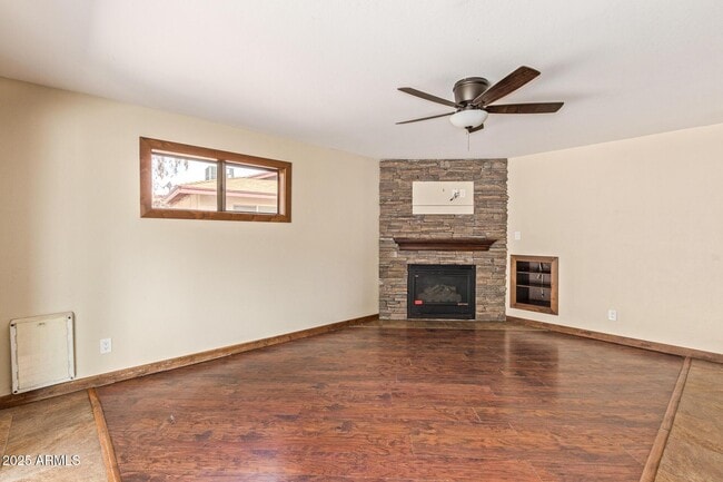 Building Photo - 319 E Riviera Dr