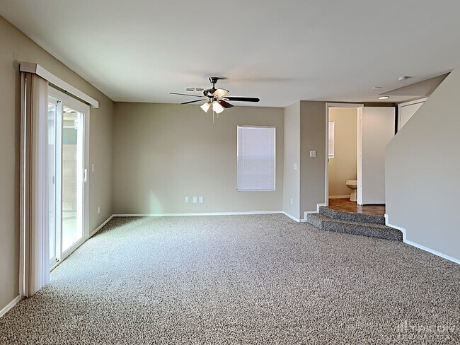 Foto del edificio - 12929 W Laurel Ln