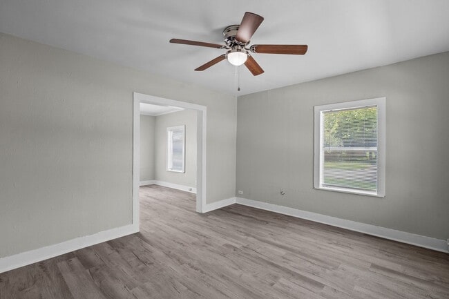 Building Photo - Lovely 1 Bedroom / 1 Bath
