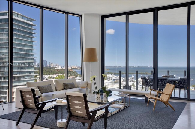 Building Photo - 2811 S Bayshore Dr